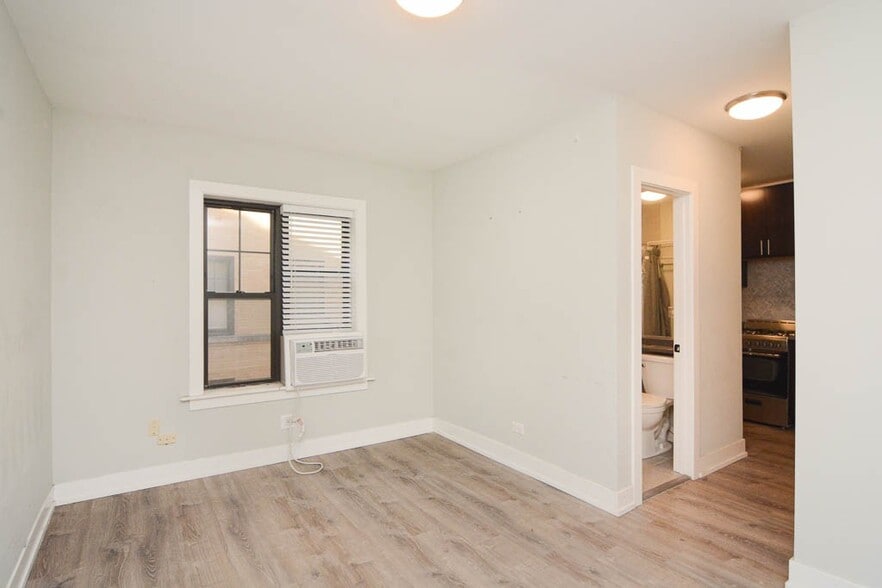 Building Photo - 459 W Belden Ave