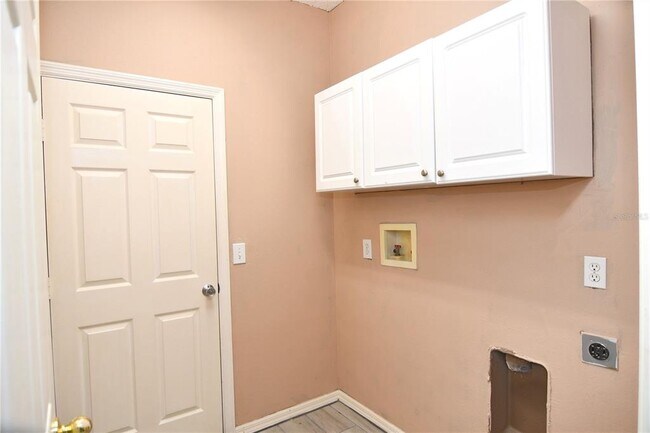 Building Photo - 27037 Palmbrook Ct