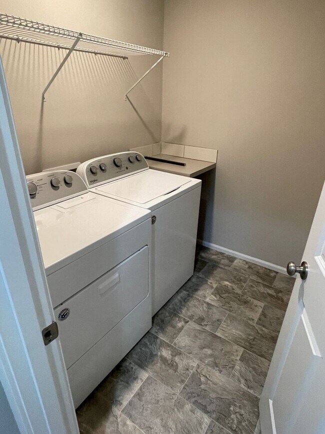 Building Photo - Gorgeous 4 Bed 3 Bath Home Built in 2019!