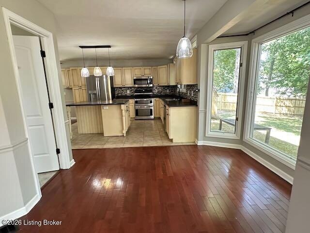 Building Photo - 1807 Oriole Dr