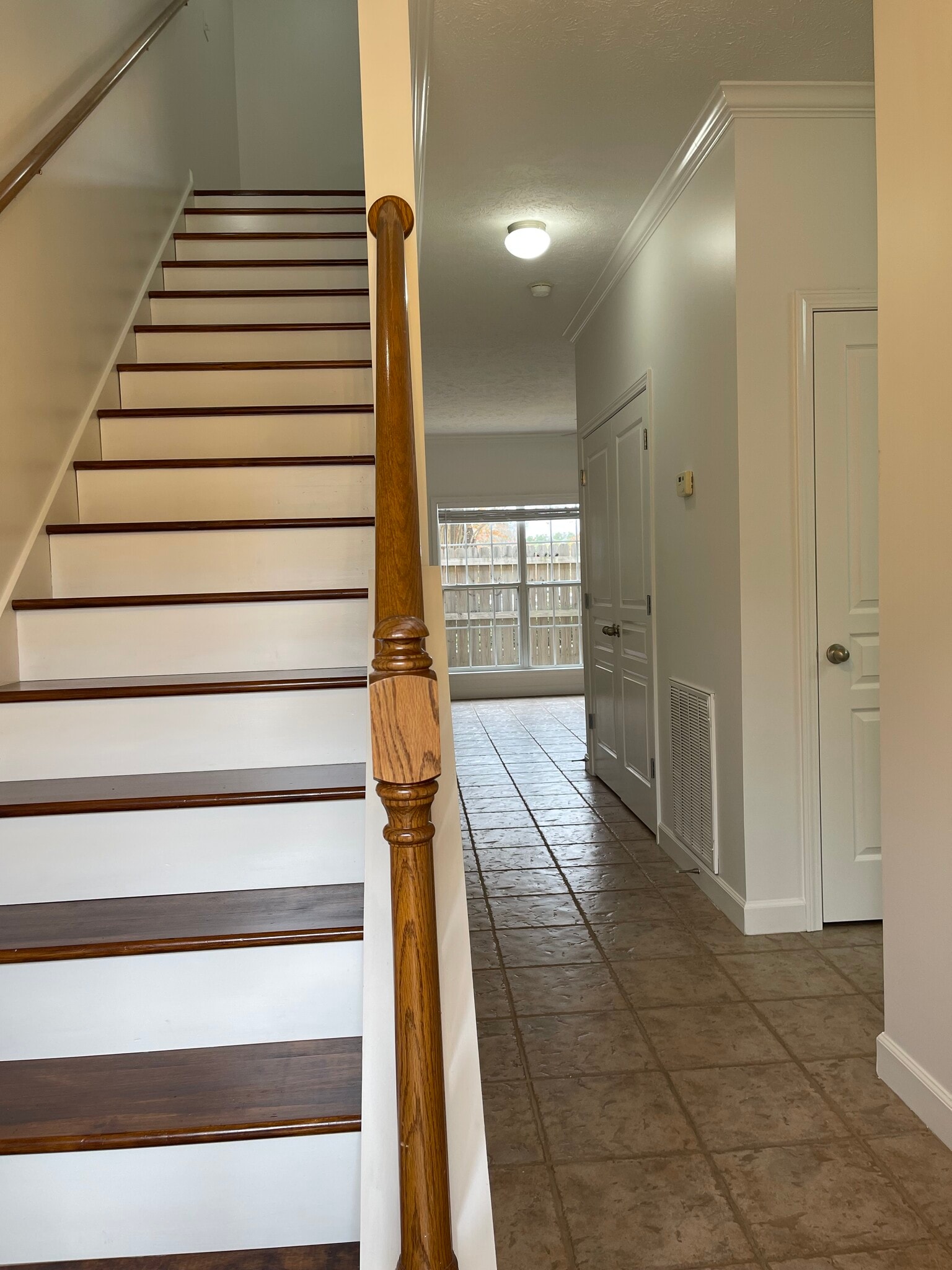 Entry - 2901 Harris Dr