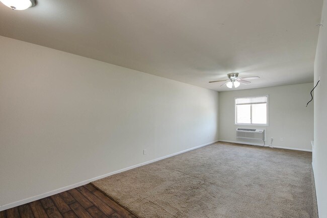 Building Photo - 1026 Bluemont Ave