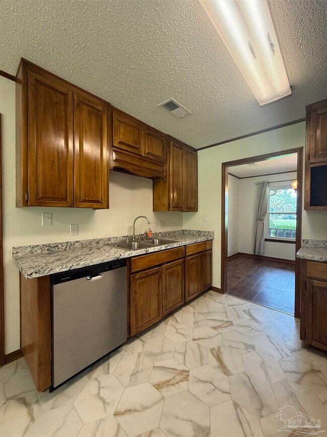 Building Photo - 6200 Jays Way