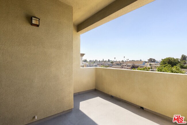 Building Photo - 1408 W Washington Blvd