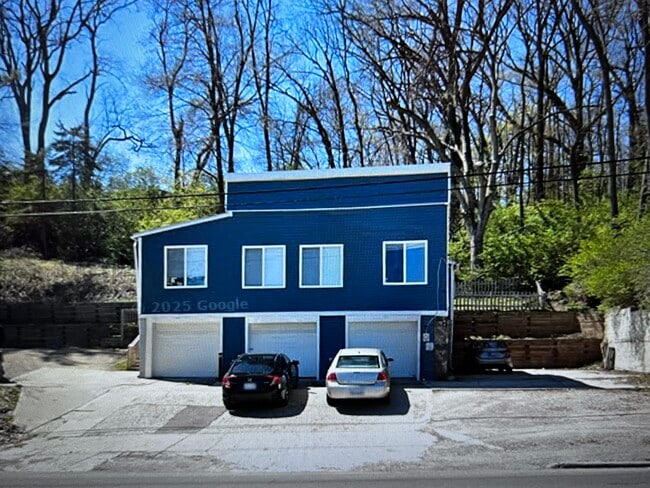 Building Photo - 1043 N Main St