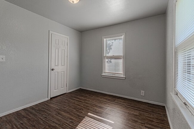 Building Photo - 3 Bed 2 Bath in OKC!