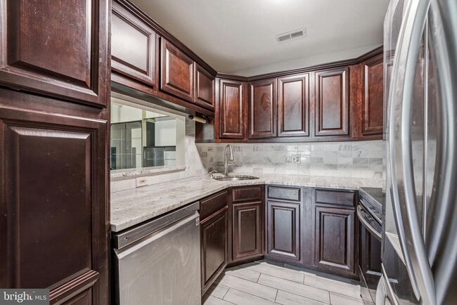 Building Photo - 4215C Aberdeen Dr