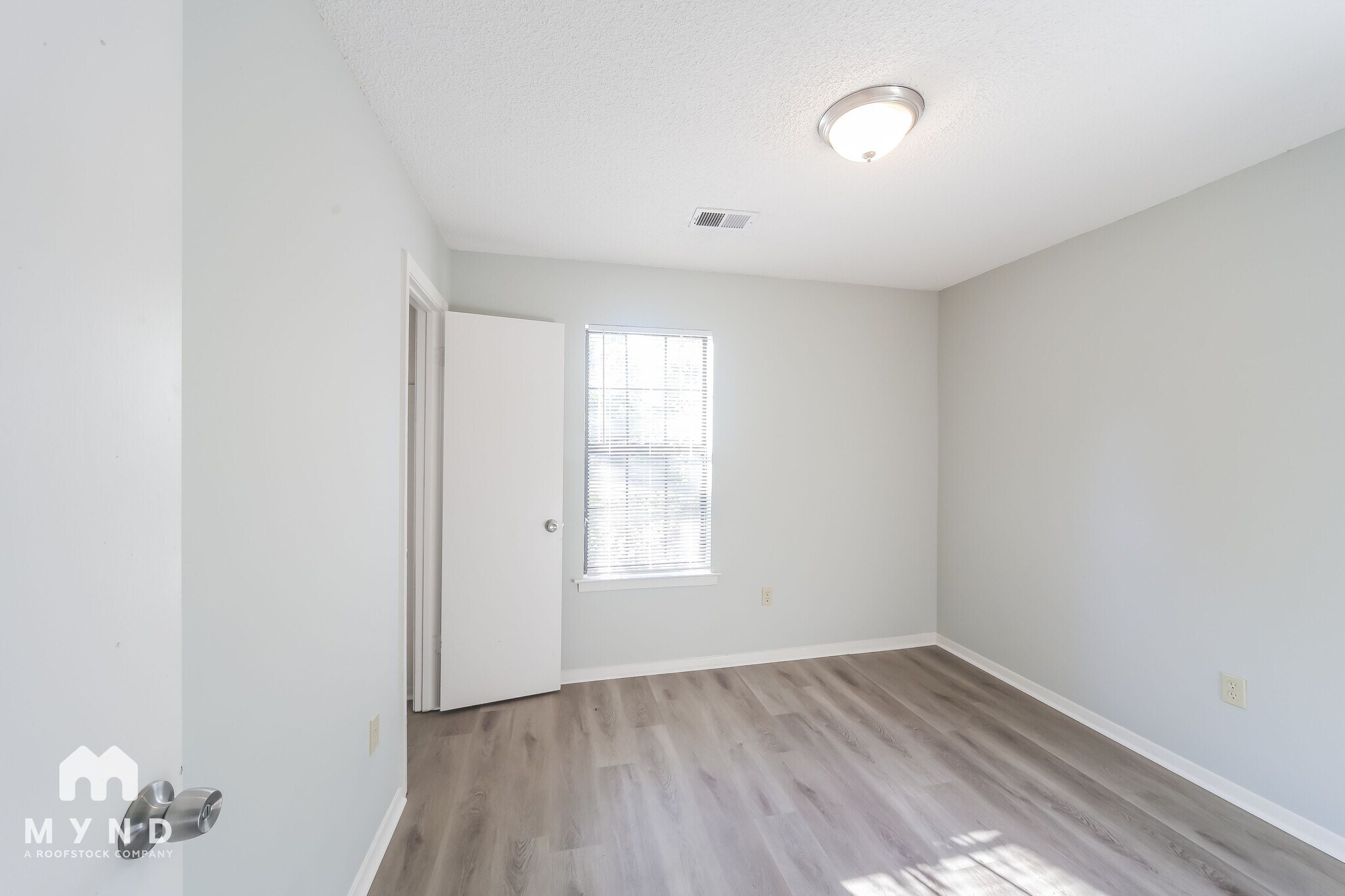 Building Photo - 7260 Northbrook Dr