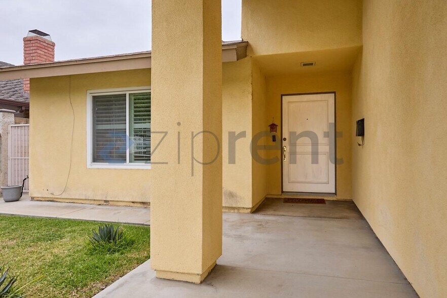 Building Photo - Unit