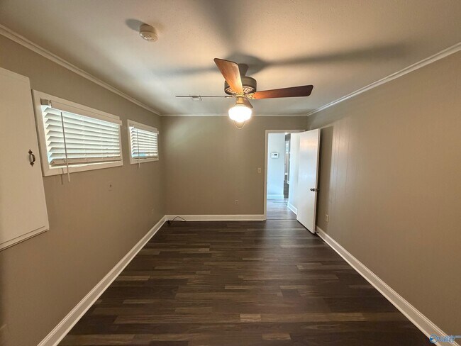 Building Photo - 1518 15th Ave SW