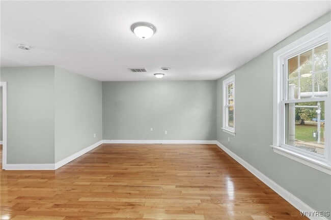 Building Photo - 2342 Seneca St