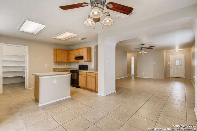 Building Photo - 9042 Camino Rey