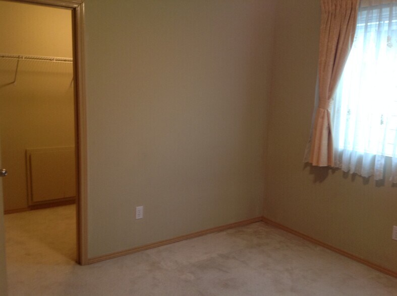 Building Photo - 14362 NE 189th Ct