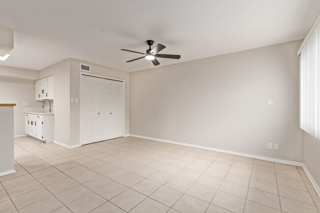 Building Photo - Beautifully updated Ranch Style Home