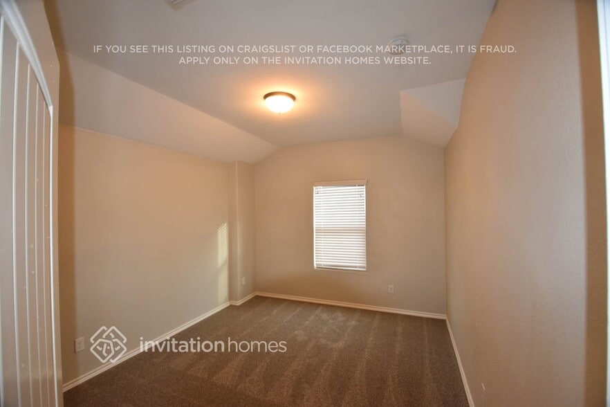 Building Photo - 652 Creekview Dr