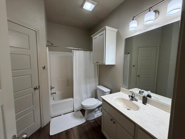 Building Photo - 2111 10th St