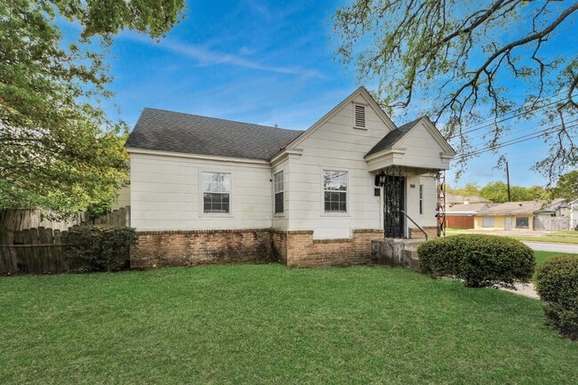 Building Photo - 7504 Elm St