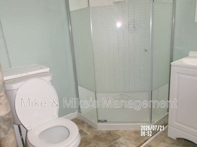 Building Photo - 403 N 61st St
