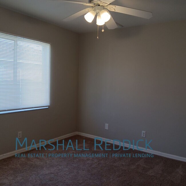 Building Photo - Pool Home 3 Bedroom,with a Den 2 Bath in d...