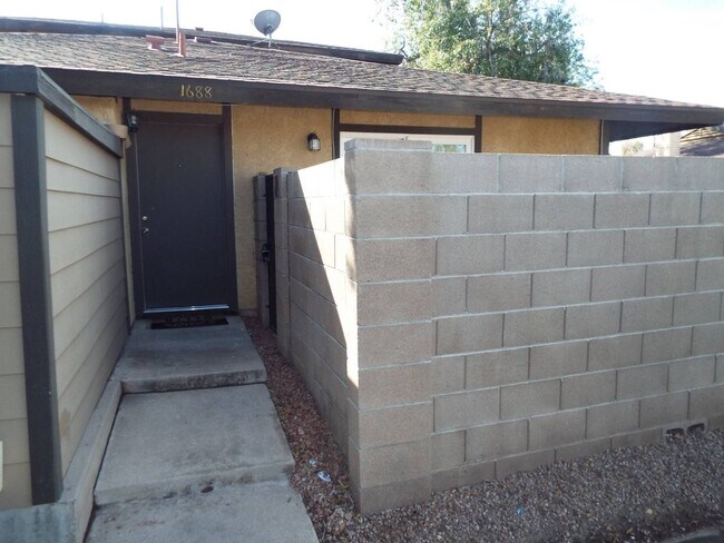 Building Photo - 2 BEDROOM 2 BATHROOM TEMPE CONDO