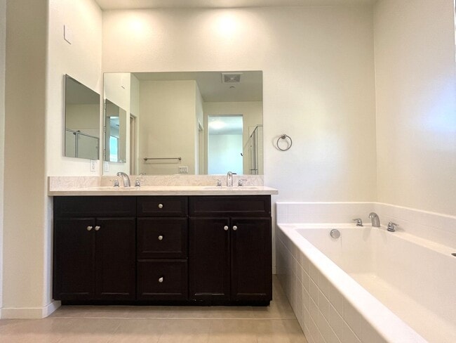 Building Photo - 3105 Marigold Cir