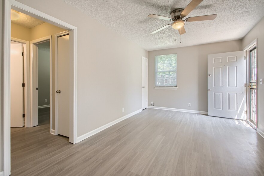 Building Photo - 4233 Valley Grove Dr