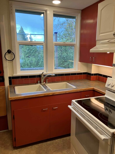 Building Photo - 5007 SW Custer St