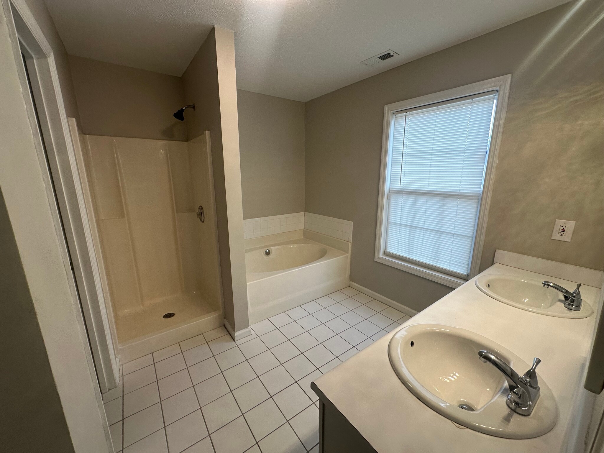 Building Photo - 630 Connaly Dr