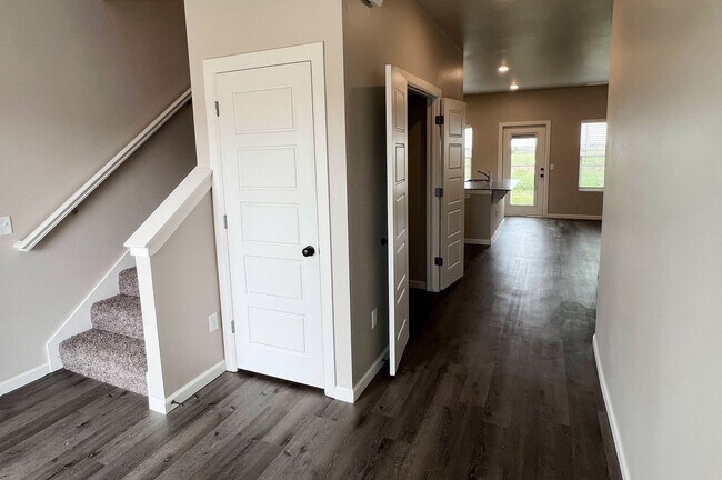 Building Photo - Townhome For Rent NW OKC!