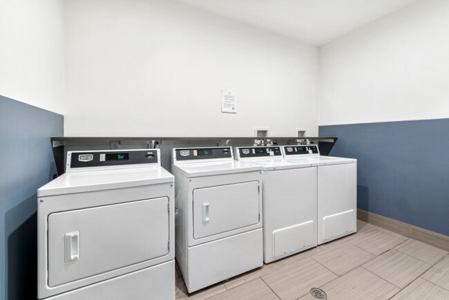 Building Photo - 205 Easton Ave