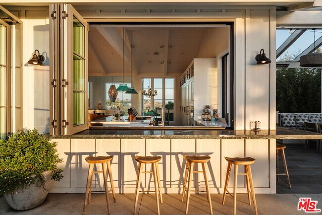 Building Photo - 5770 Busch Dr