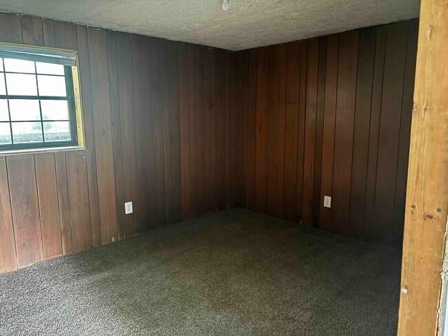Building Photo - Beautiful Single Family Home Located Near ...