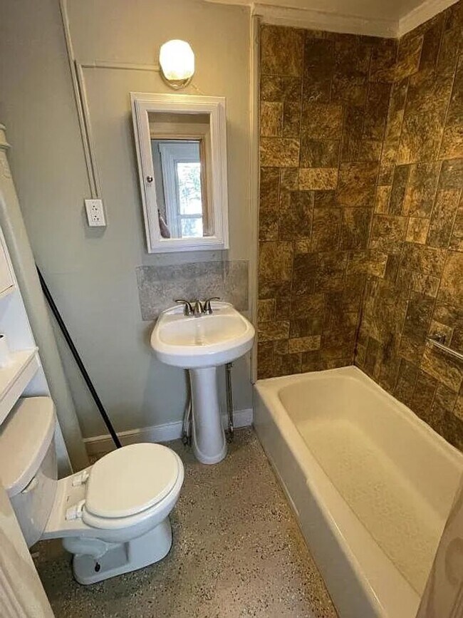 Building Photo - Dickinson Students - 3 Bedroom Available!