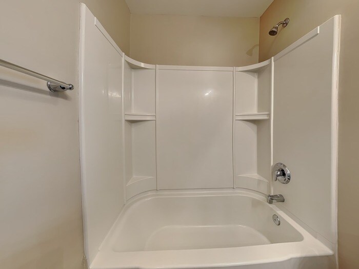 Building Photo - 142 W Cavendish Dr