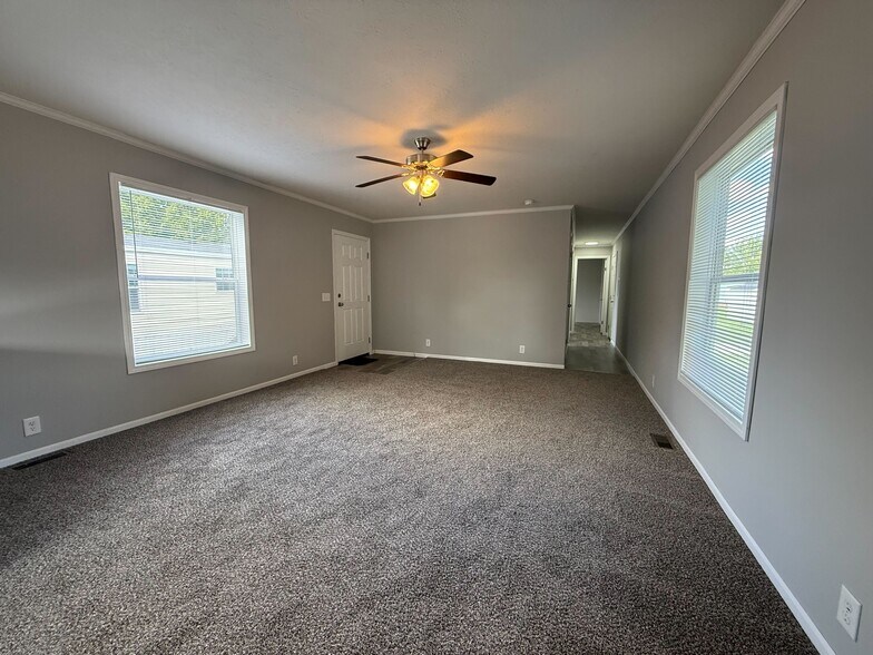 Building Photo - 12365 Creekview Ave