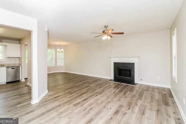 Building Photo - 425 River Trace Dr