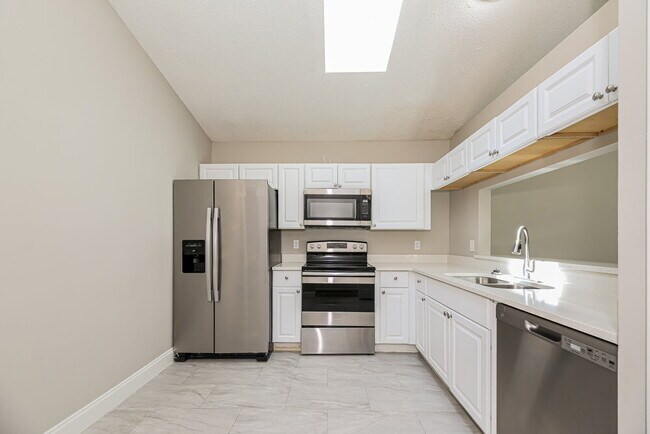 Building Photo - 2658 Malibu Cir