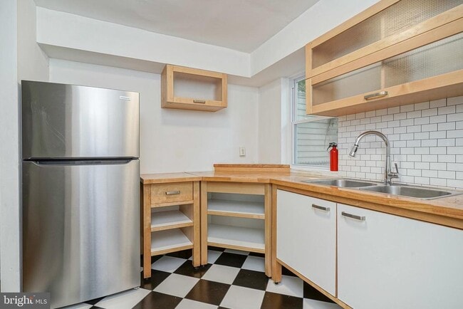 Building Photo - 1208 Webster St