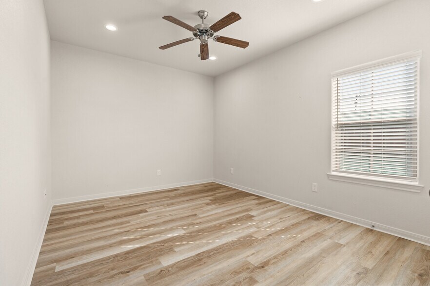 Building Photo - 301 W Panther Way