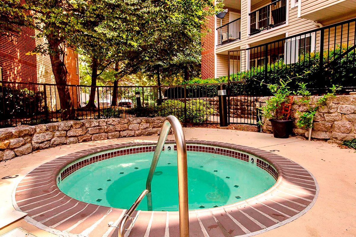 Jacuzzi. Sauna also available - 3313 Wyndham Cir