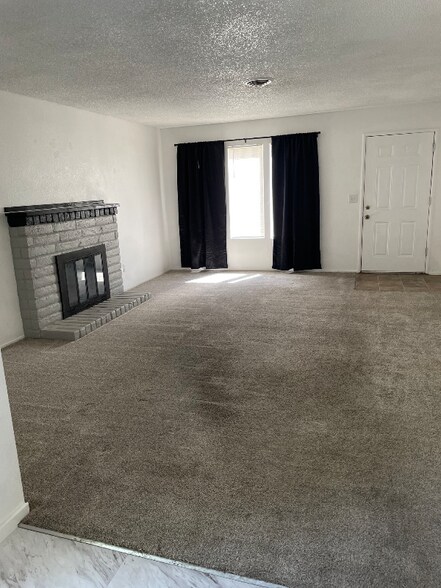 Building Photo - 1383 Hobart Dr