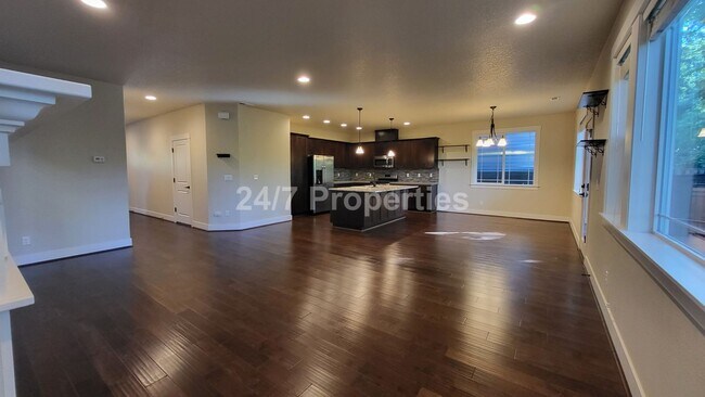 Building Photo - Picturesque 4BD | 2.5 BA - South Beaverton