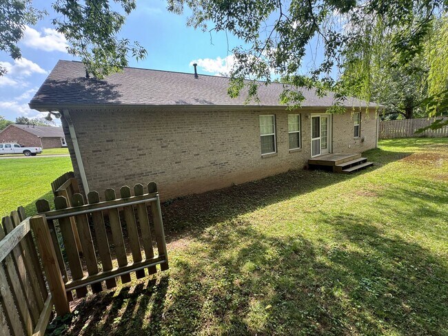 Building Photo - 5508 Fenway Ln