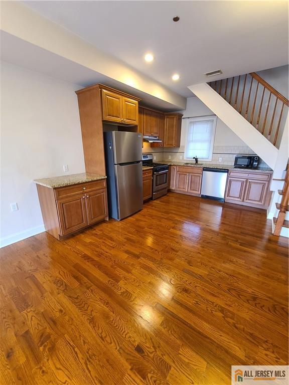 Building Photo - 459 Main St