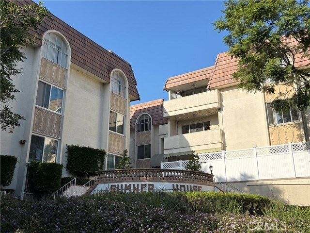 Building Photo - 5625 N Sumner Way