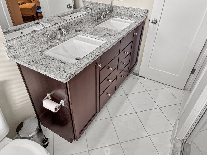 Building Photo - 5610 45th Ave