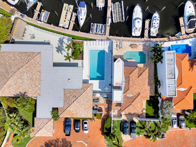 Building Photo - 210 Captains Walk