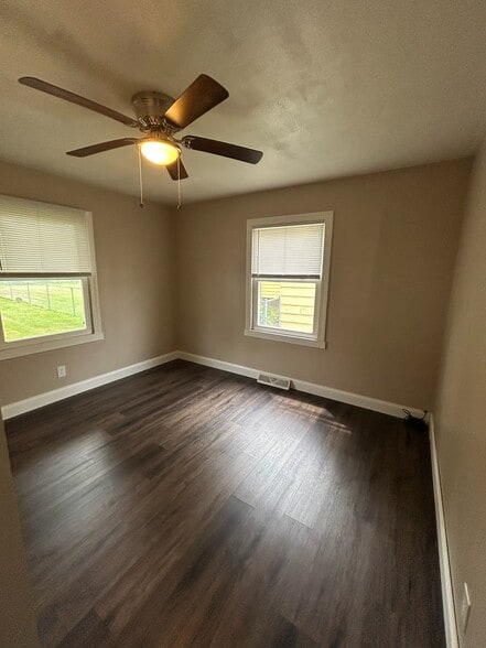 2nd bedroom - 626 W State Road 8