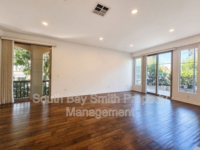 Building Photo - 84 Palos Verdes Blvd