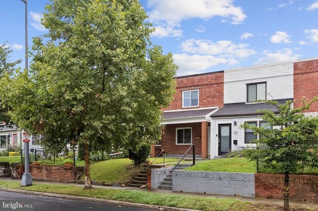 Building Photo - 128 33rd St NE